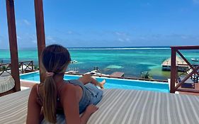 Sandbar Beachfront Hostel & Restaurant